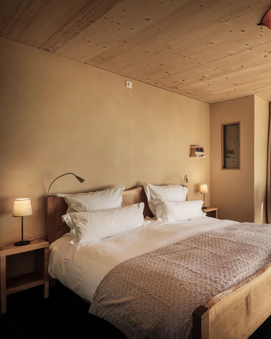 Confort-Zimmer_Nada-Brahma-Retreats_Wallis_Ausschnitt